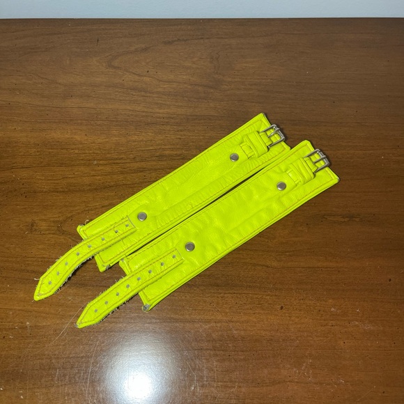 Neon Yellow Handmade Leather cuff jewelry - Picture 5 of 6